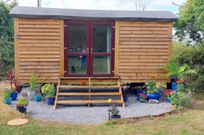 Reggies Hideaway a secluded off grid Shepherds hut